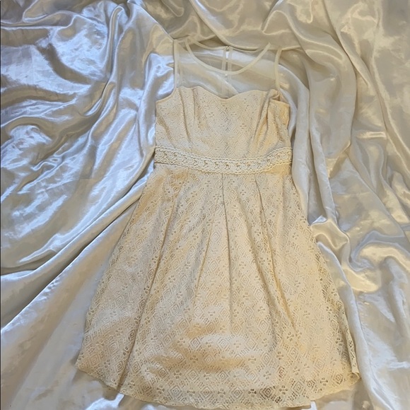 Cream dress - Picture 1 of 3